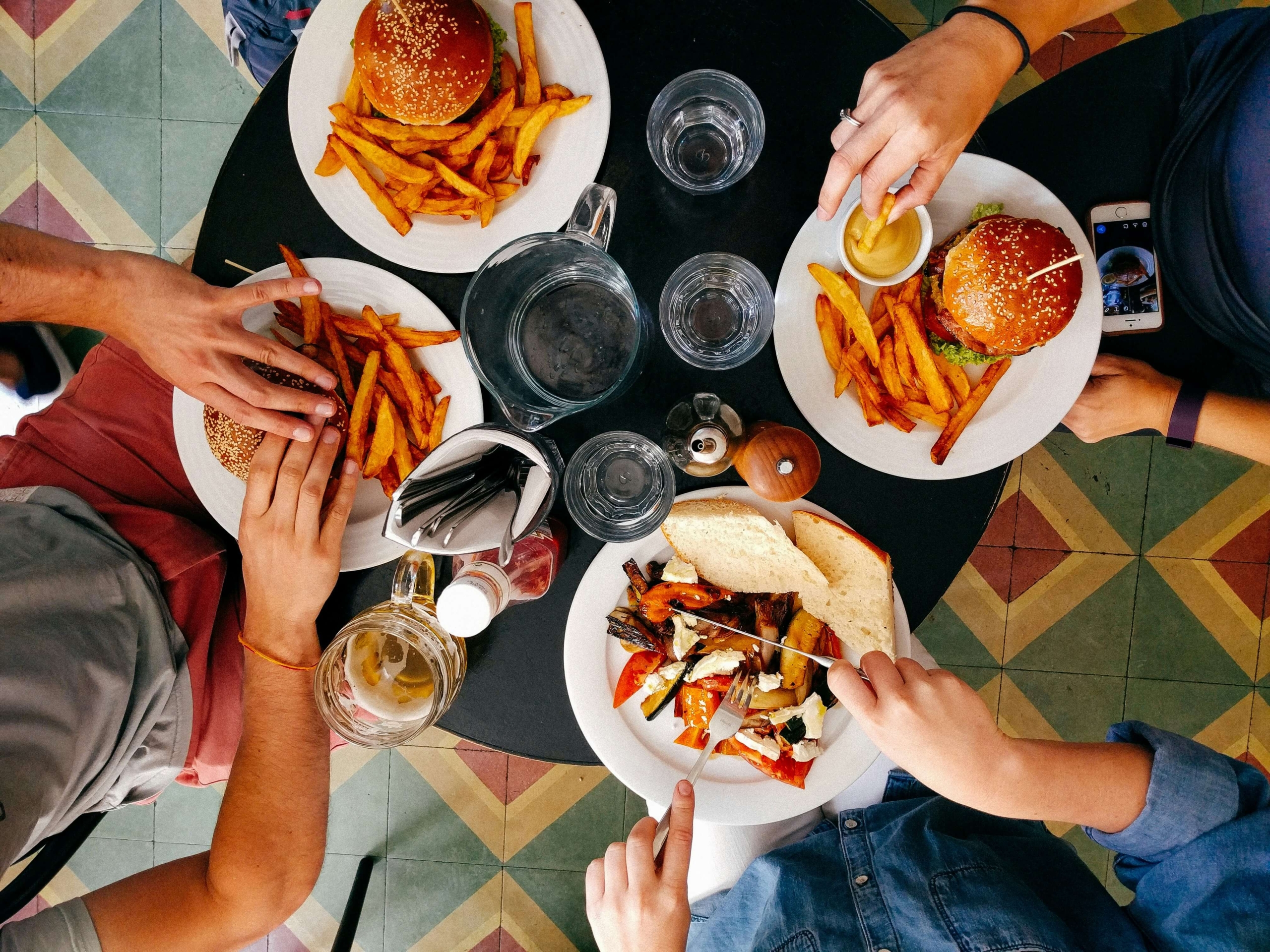 dan-gold-E6HjQaB7UEA-unsplash Restaurant