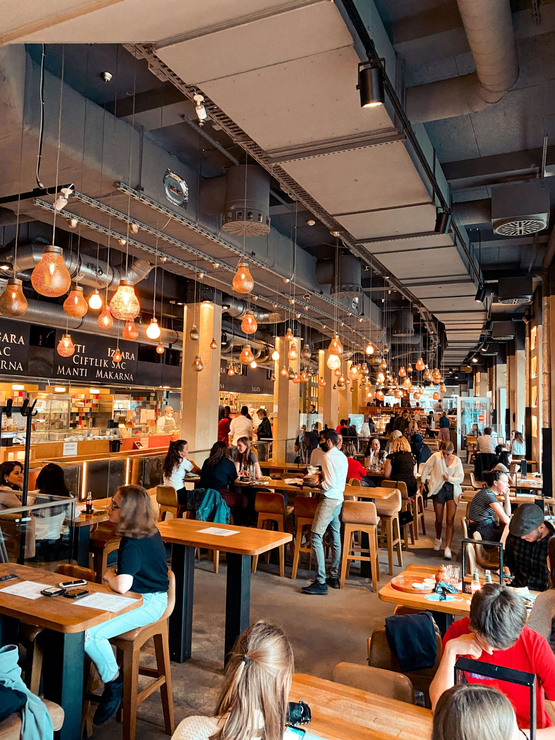 simon-karemann-p85-MG66GRY-unsplash Bar & Restaurant